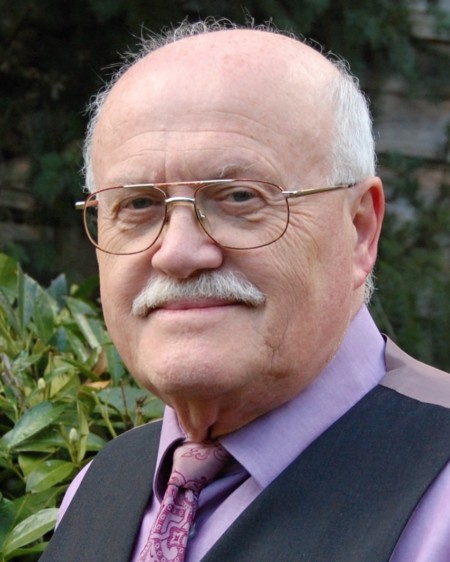 Dr. Manfred Lohr
